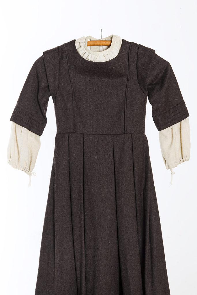 Girls’ Commoner Dress, 1700’s | Thunder Thighs Costumes Ltd.